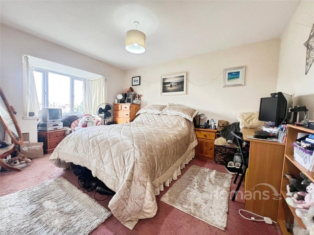 Amber Court, Redan Gardens, Aldershot photo 4