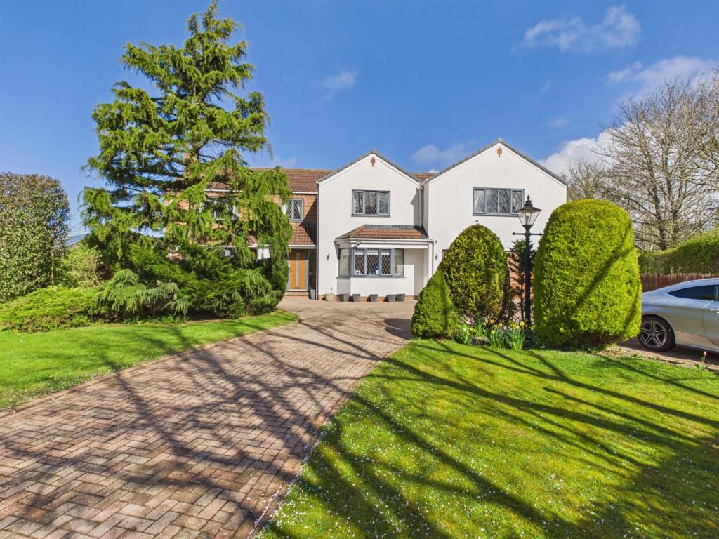 5-bed detached on Marton Gate, Bridlington, £680,000