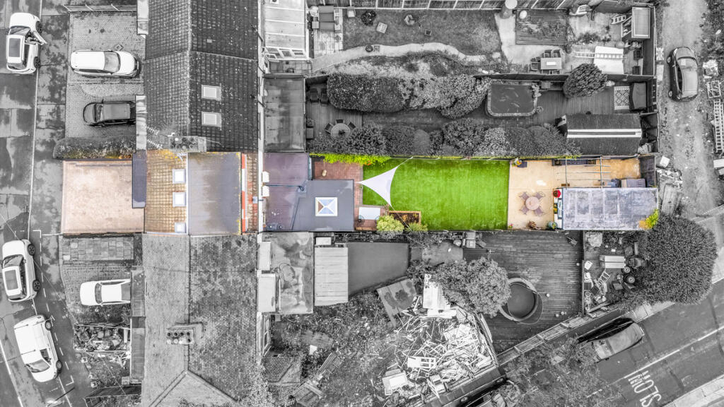 House in London, Collier Row - View 4