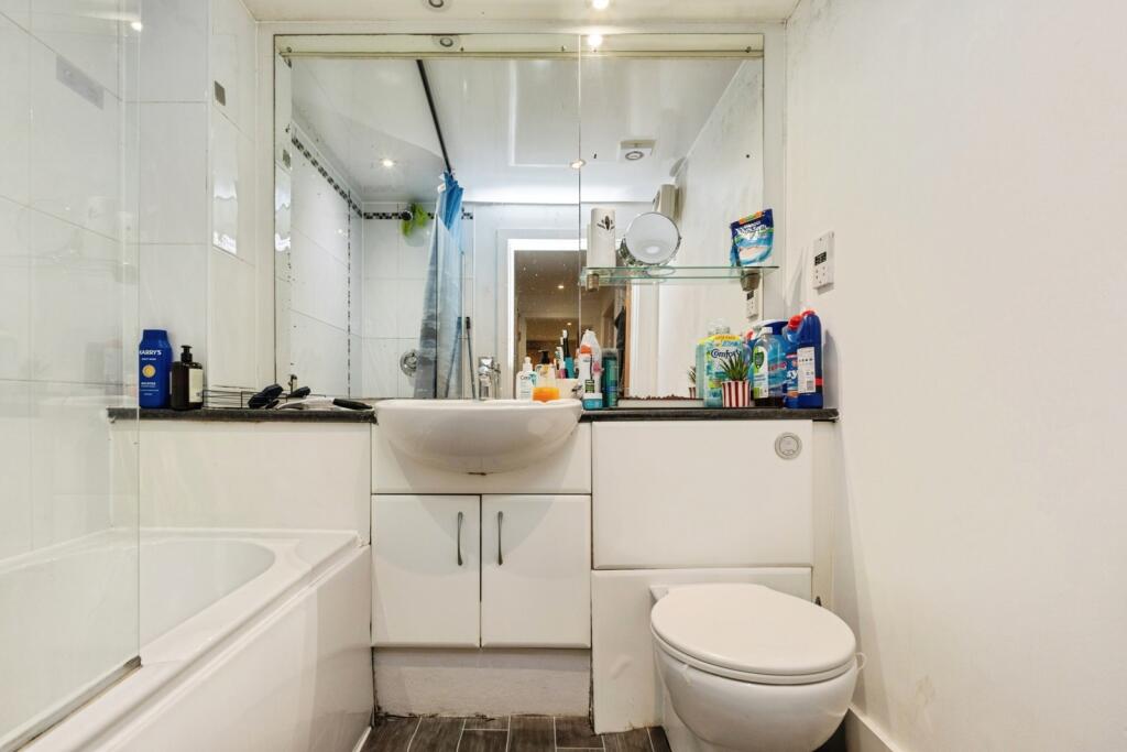 Apartment in Warrington, Cheshire Lines, Howley - View 5