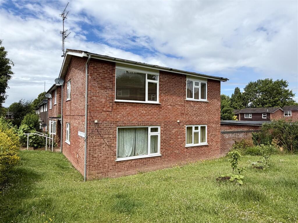 1-bed flat on Rothesay Mead, Hereford, £119,950