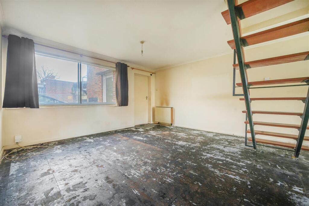 Apartment in Wokingham - View 4