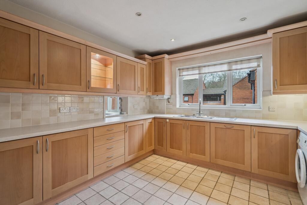 Apartment in Hemel Hempstead - View 3