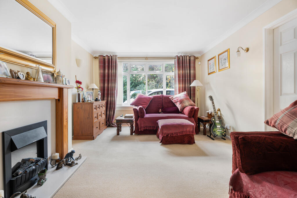 Lynsey Close, Redbourn, AL3 photo 2