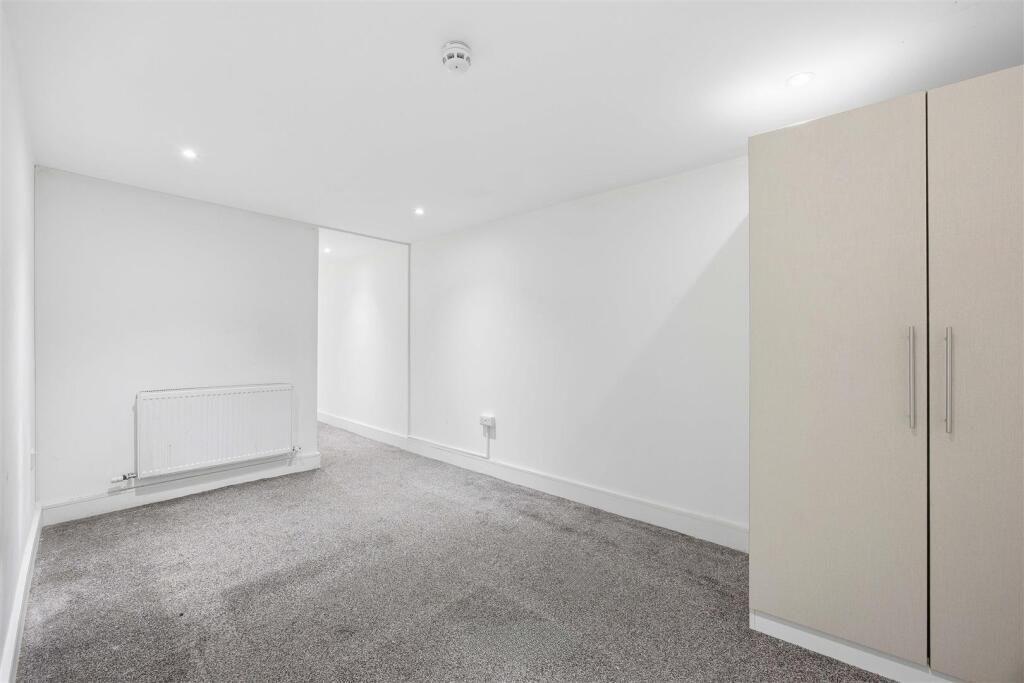 House in Southall - View 5