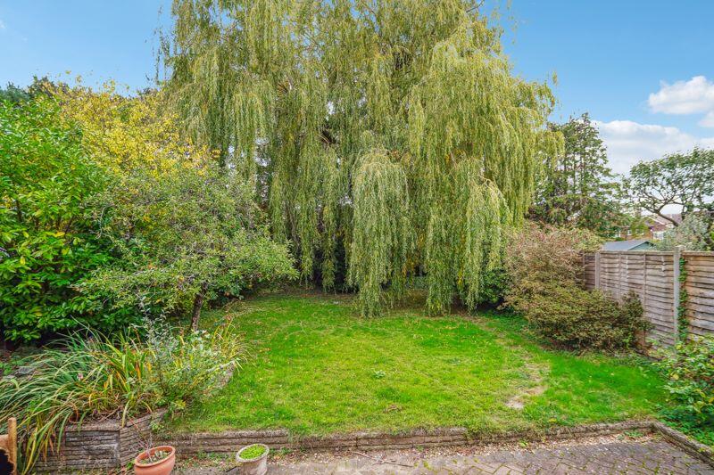 Wakefield Crescent, Stoke Poges photo 4