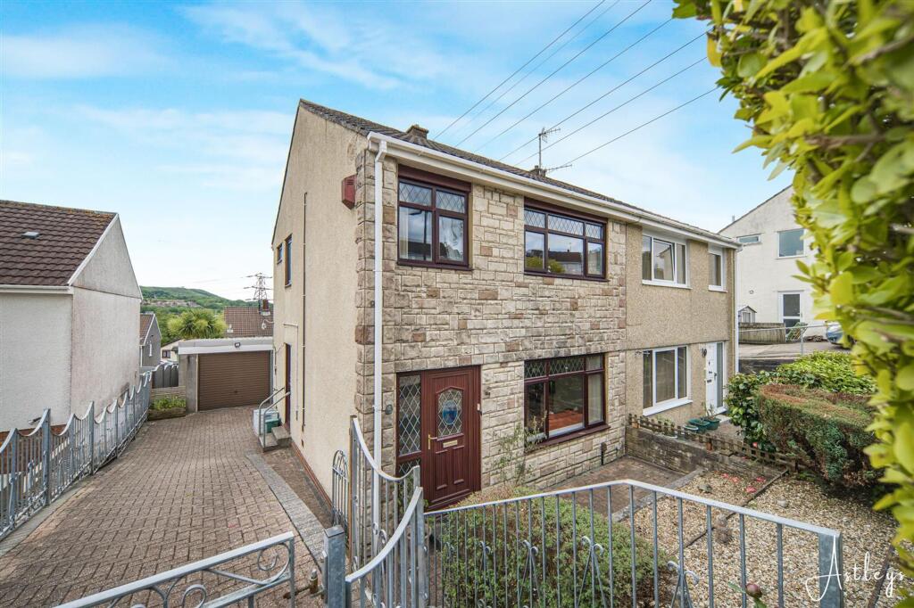 3-bed semi-detached on Fairview Close, Llansamlet, SA7, £170,000