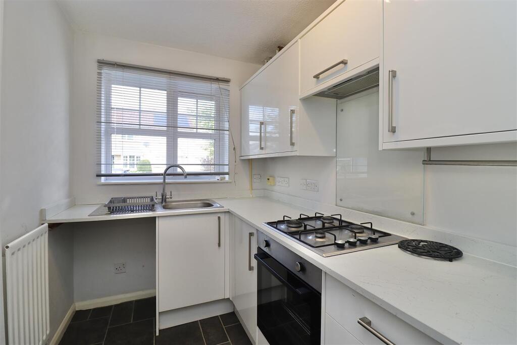 Thurlow Avenue, Pocklington photo 3