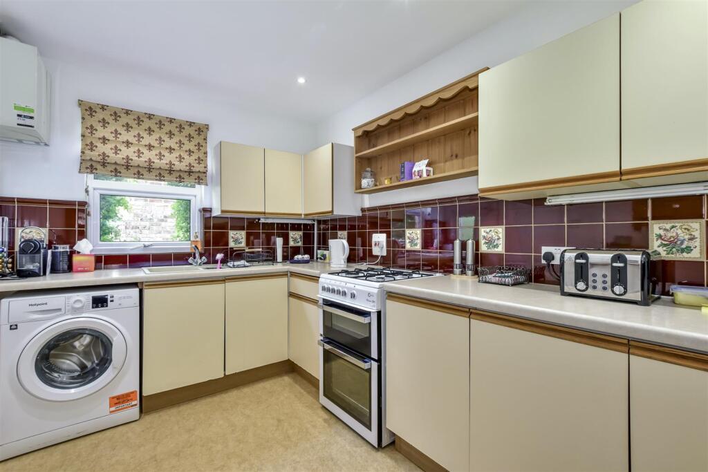House in Dacorum, Berkhamsted - View 4