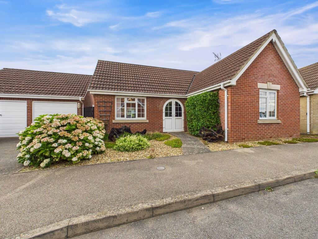2-bed bungalow on Flint Way, Friday Bridge, Wisbech, PE14, £250,000