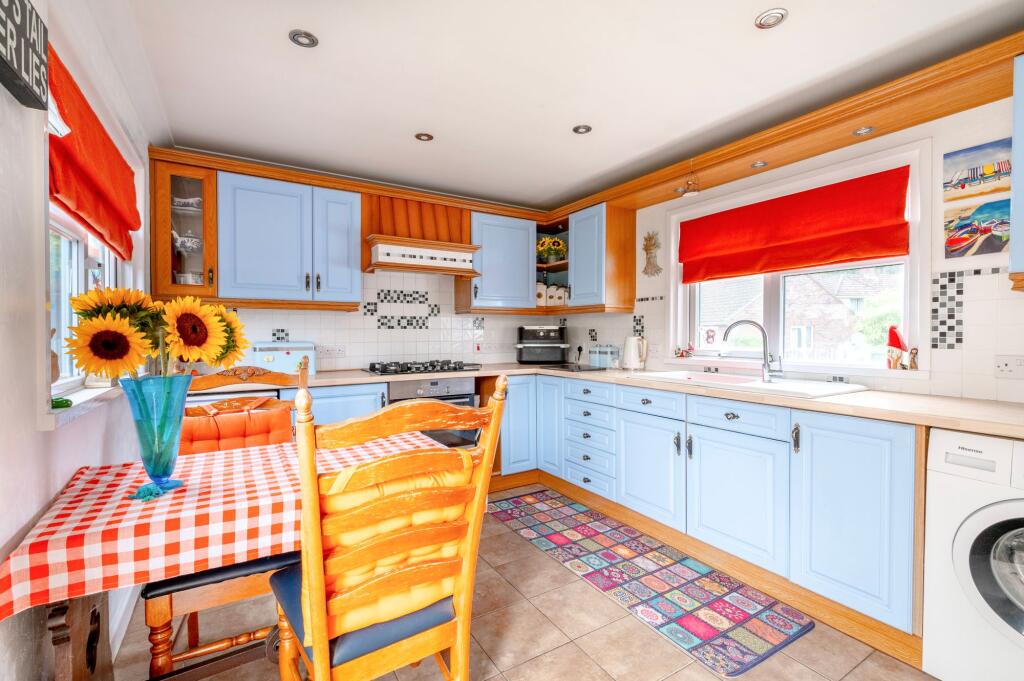 Nobel Crescent, Wroxham photo 3