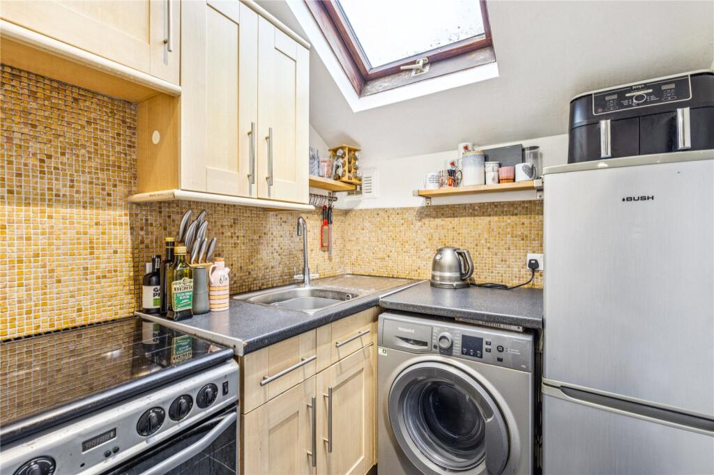 Crockerton Road, SW17 photo 3