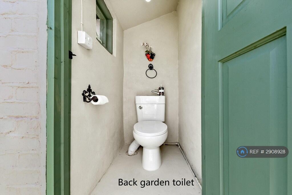 1 bedroom house share for rent