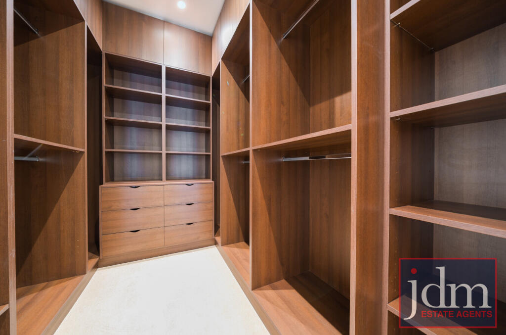 Apartment in Bromley - More