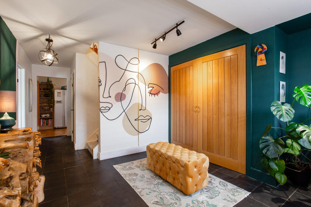 House in St Albans, Southdown, Harpenden - More