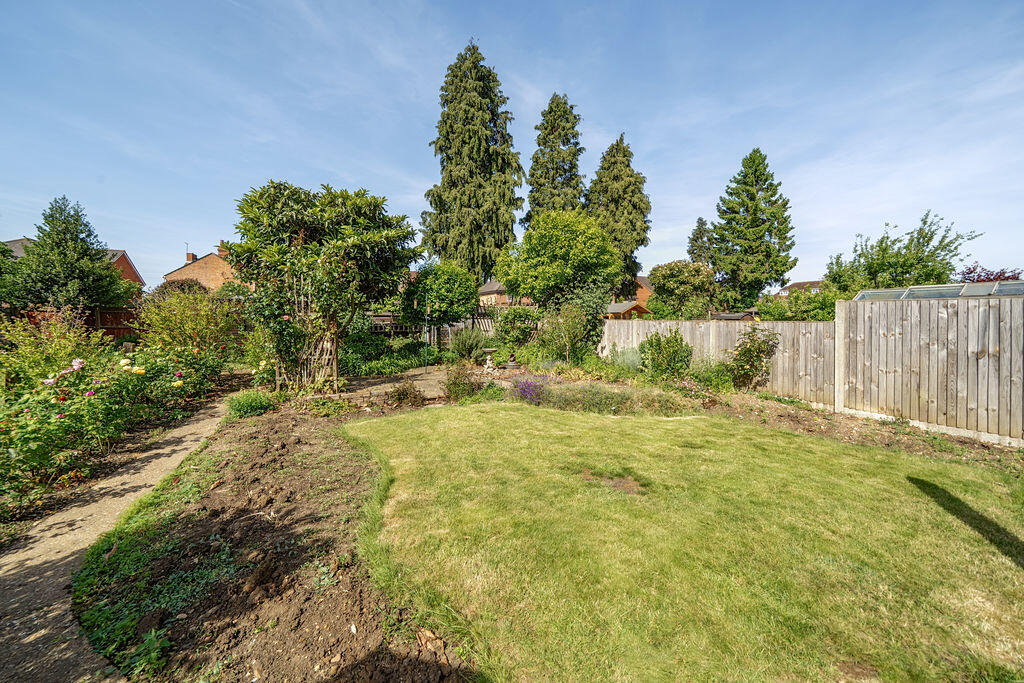 Leon Avenue, Bletchley, Milton Keynes - View 6