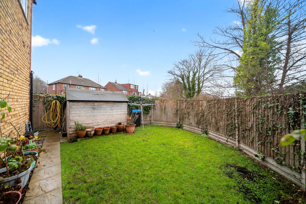 House in Epping Forest, Waltham Abbey - More