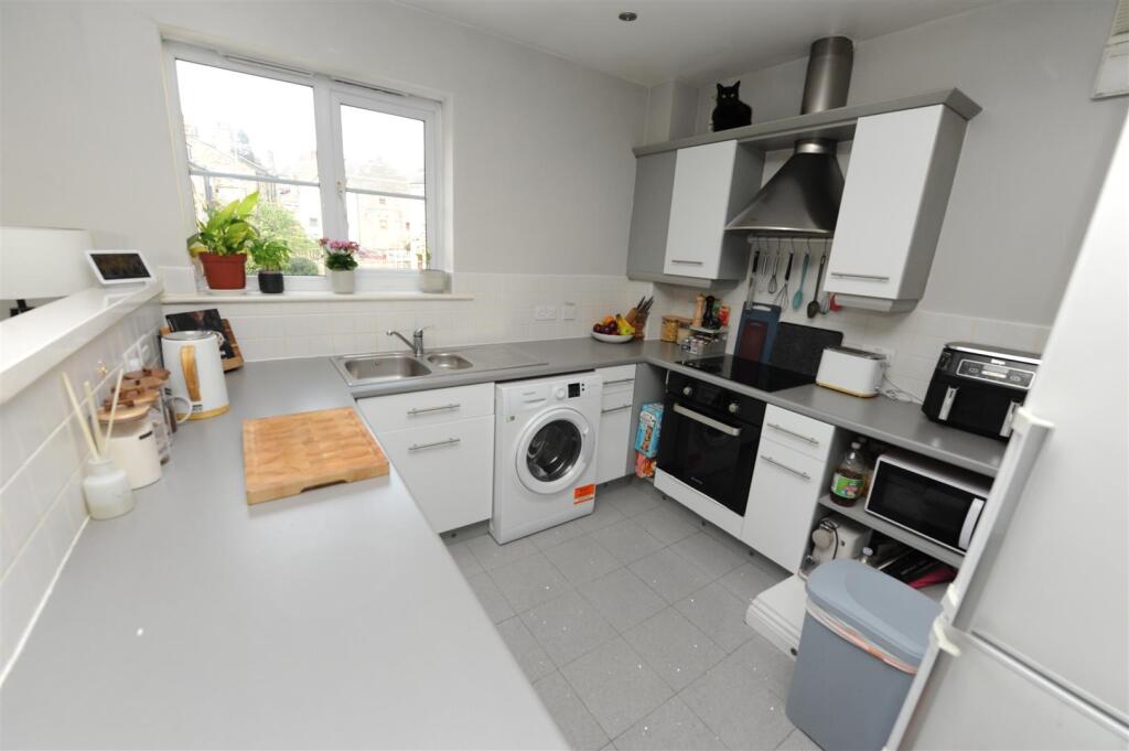 Additional image 3 of Longlands, Idle