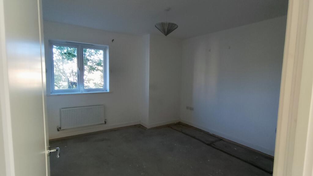 Apartment in Basingstoke and Deane, Hampshire - View 4
