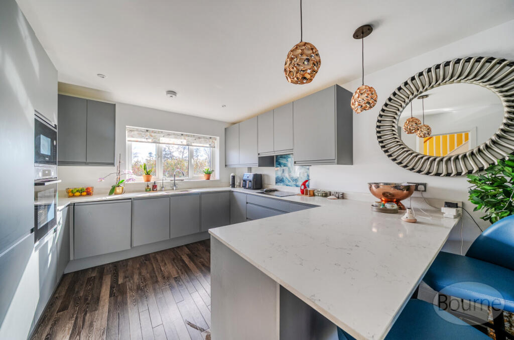 Esher Road, Hersham, Walton On Thames, Surrey, KT12 – pohled 2