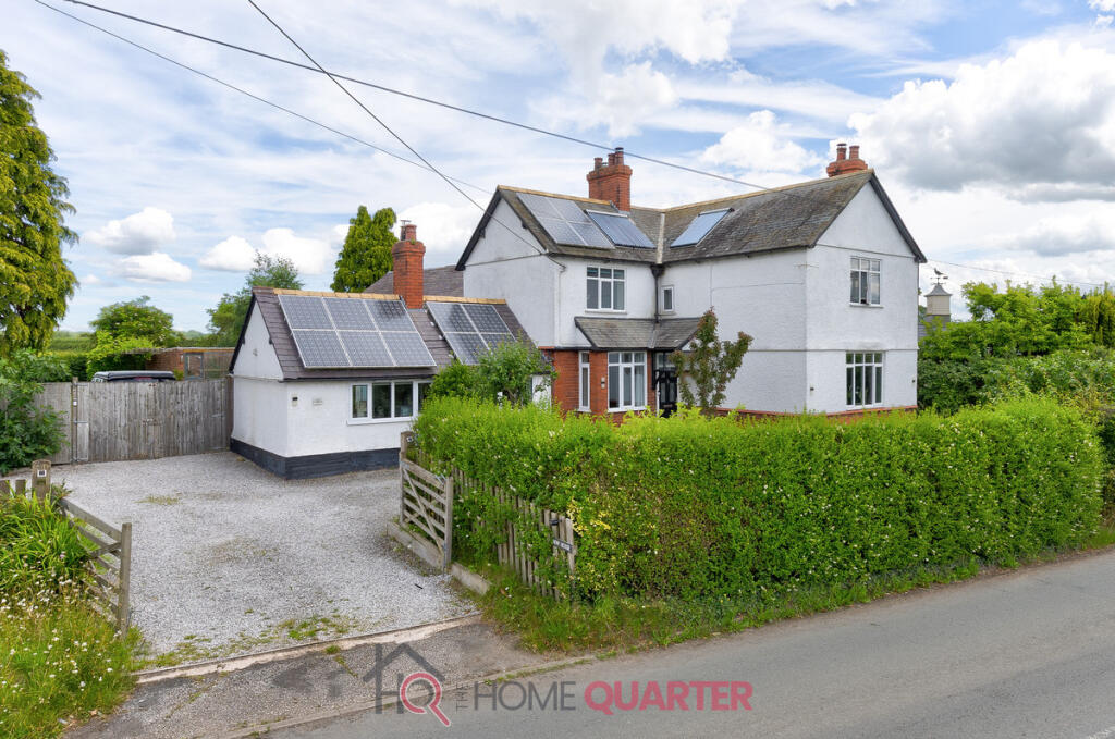 3-bed detached on Rossett Road, Wrexham, LL12 0, £390,000