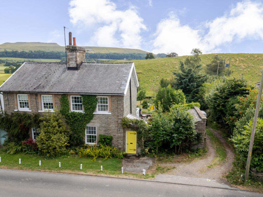 Main image of property: 2 West Cottage, Askrigg