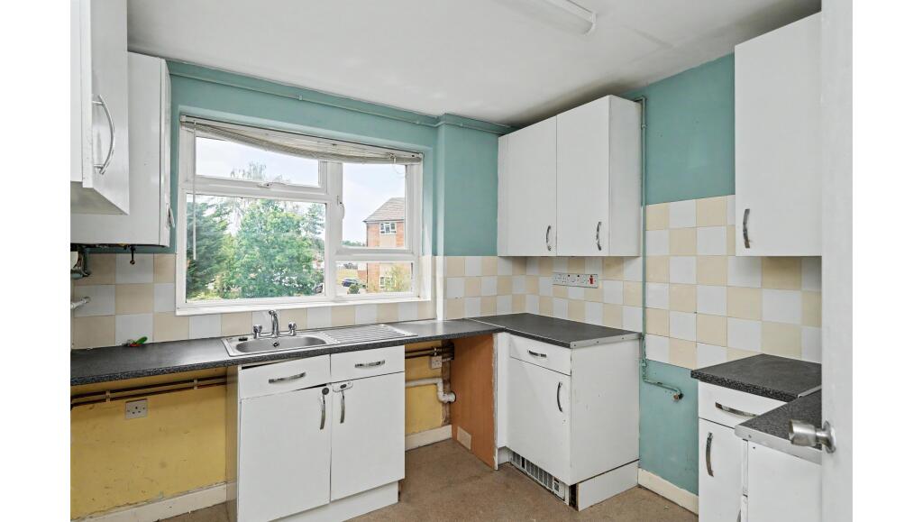 Flat 24 Hunters Hill, Burghfield Common, Reading, Berkshire, RG7 - View 3