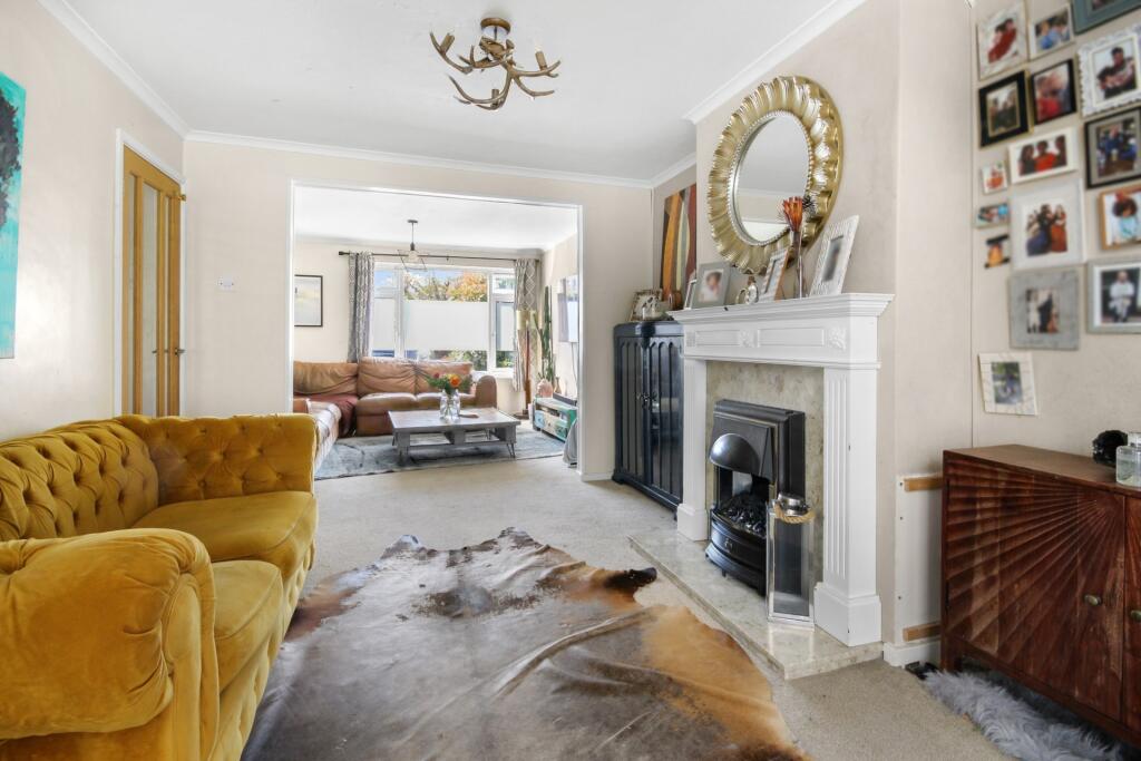 Woodrow Drive, Wokingham photo 4