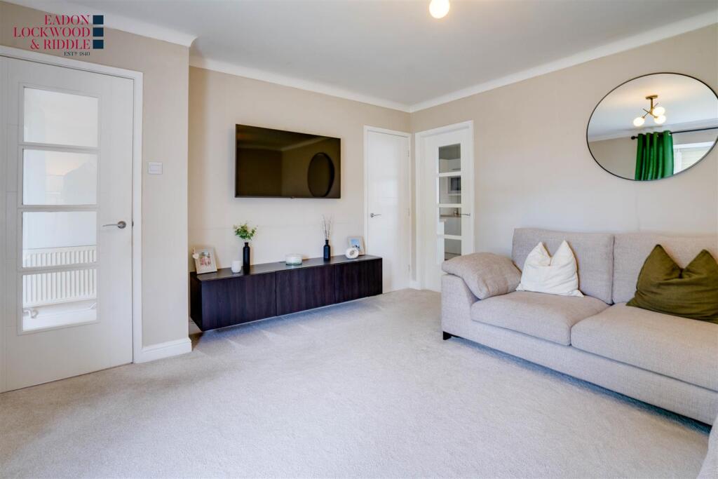 House in Rotherham, Bramley Lings, Bramley - More