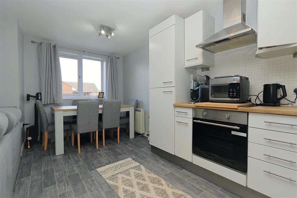 Apartment in Leeds, West Yorkshire - View 4