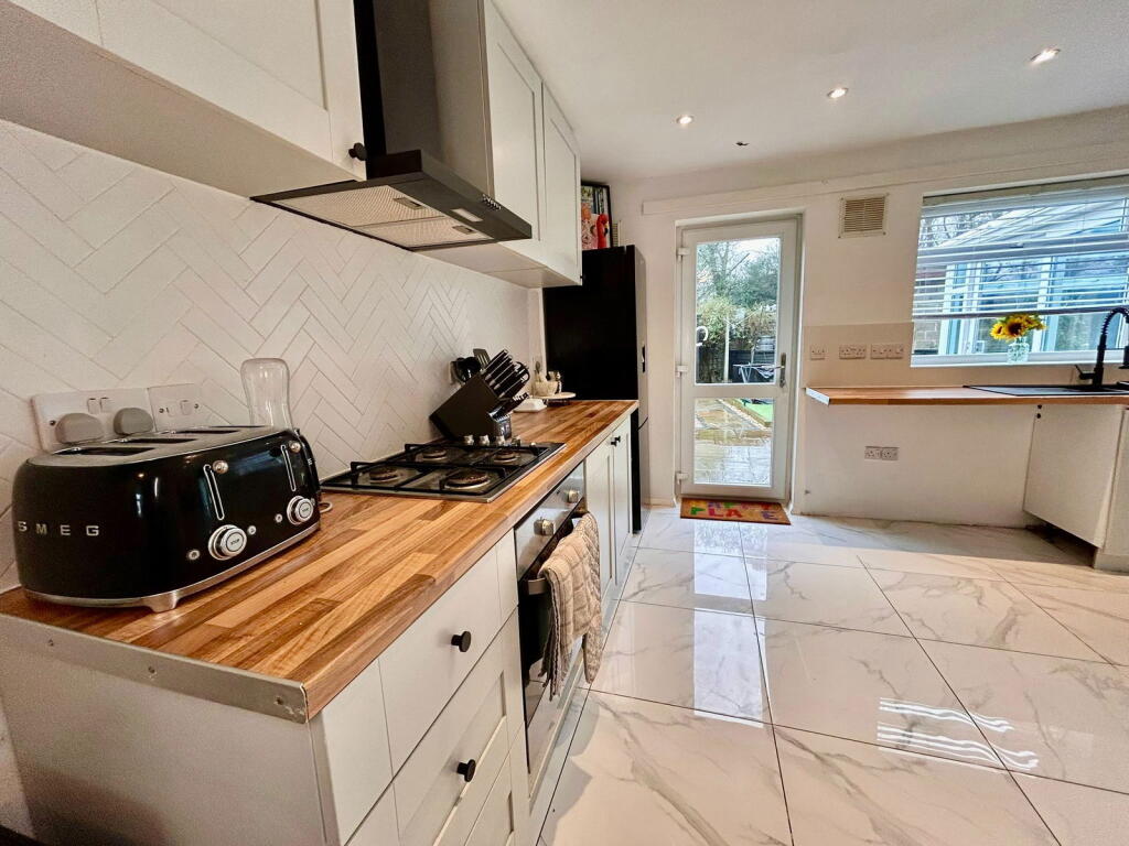 Lakeside Rise, Blundeston, Lowestoft, NR32 5BD photo 3