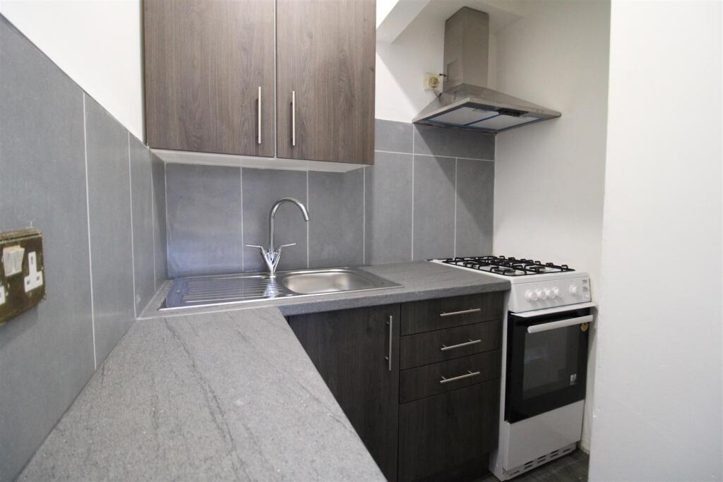 House in Kirklees, Stile Common, Primrose Hill - View 5