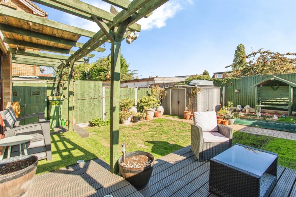 House in Rochford, Great Wakering - More
