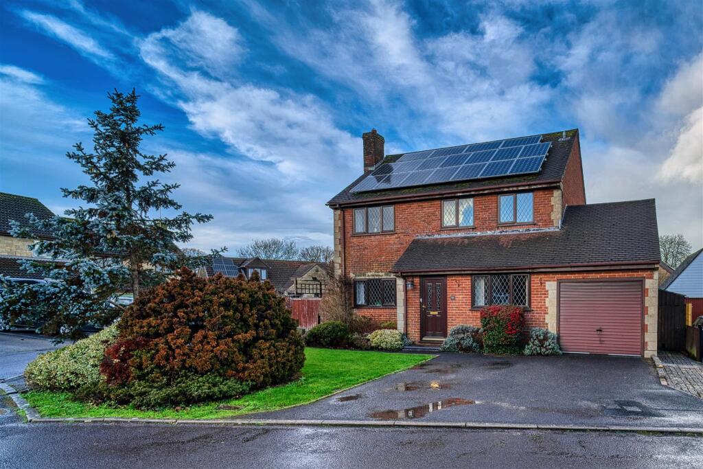 Main image of property: Newton Close, Gillingham