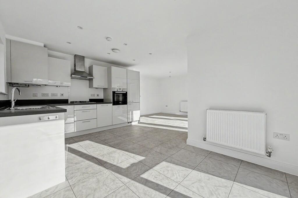 Apartment in Southampton - View 4
