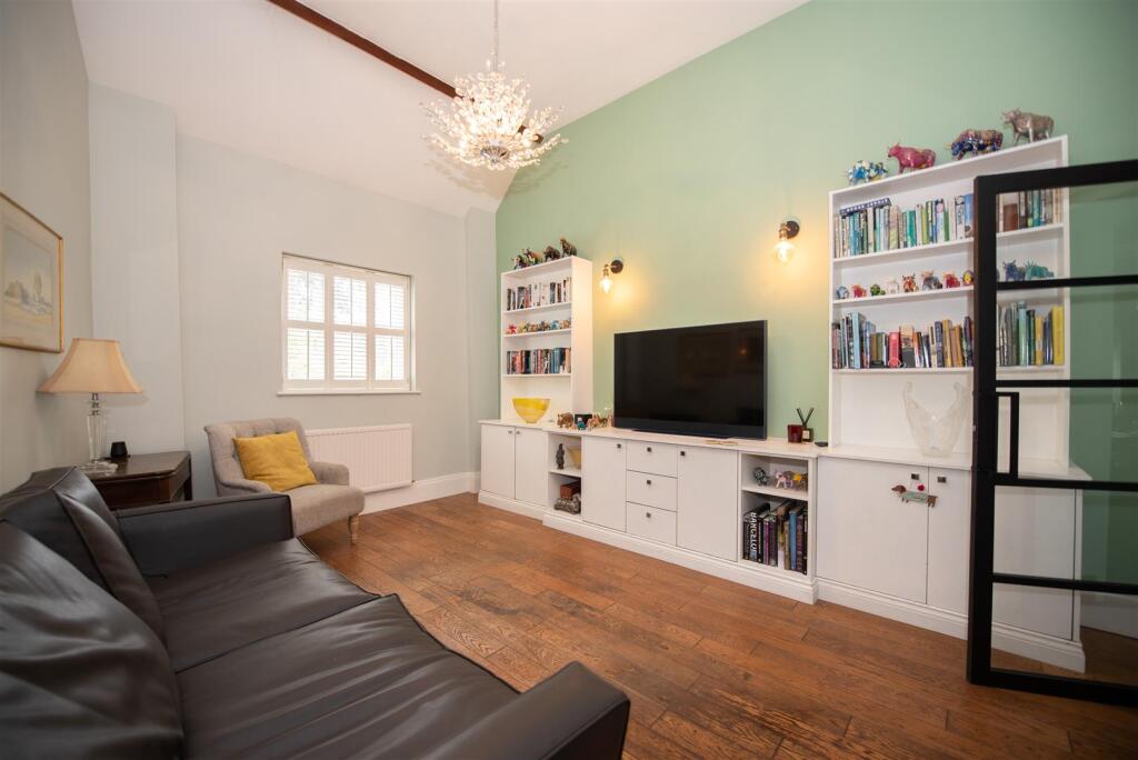 House in Gedling, Woodborough - View 4