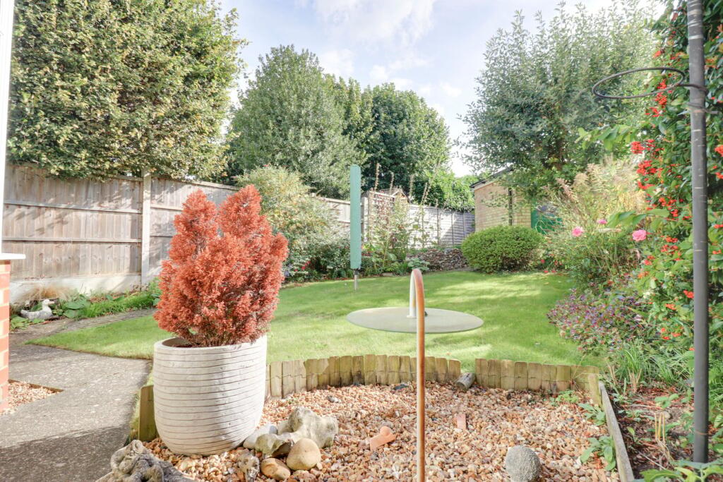 Meadow Way, Sawbridgeworth, CM21 photo 4