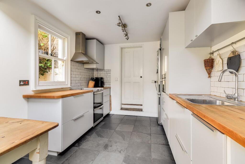 House in Cambridge, Petersfield - More