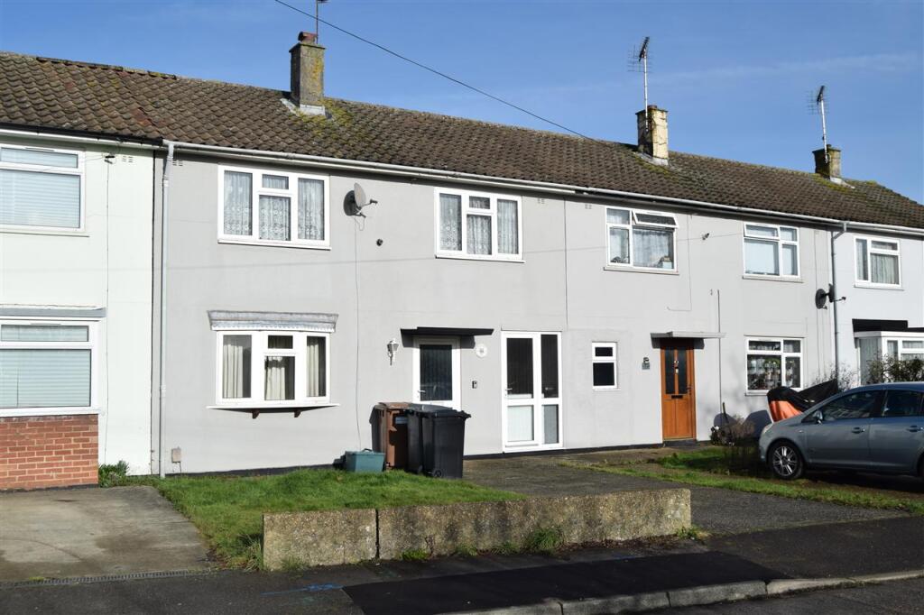 3-bed terraced on Harewood Road, CM1, £310,000