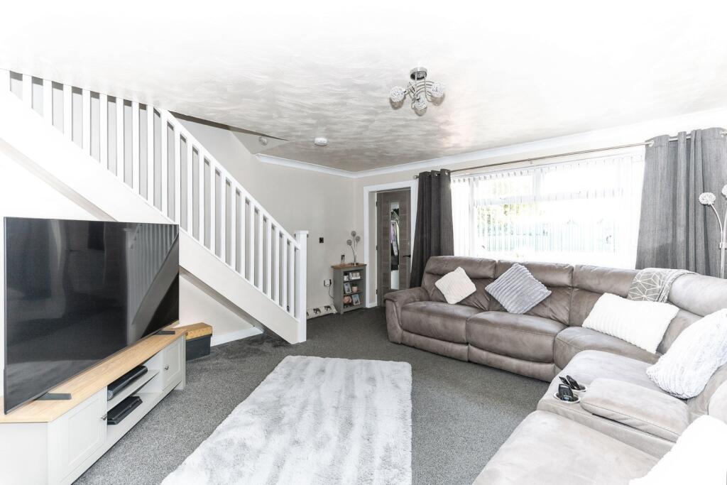 House in Nuneaton and Bedworth, Warwickshire - View 3