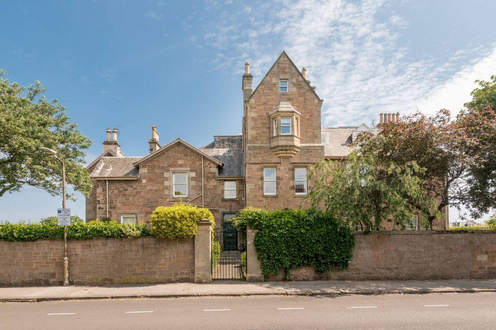 Main image of property: Flat 3, Tusculum, 8 York Road, North Berwick, EH39 4LS