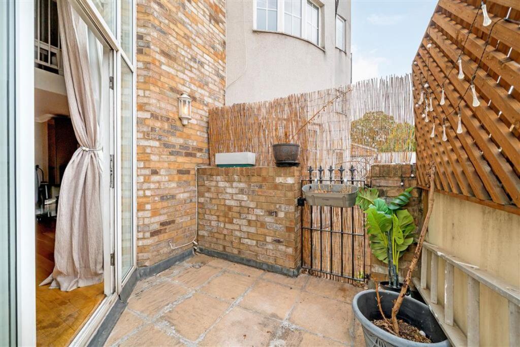 Apartment in London, World's End, Brompton - More