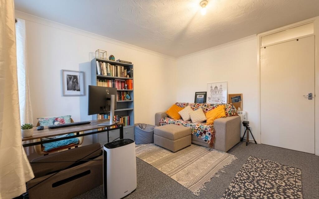 Apartment in Southall - View 5