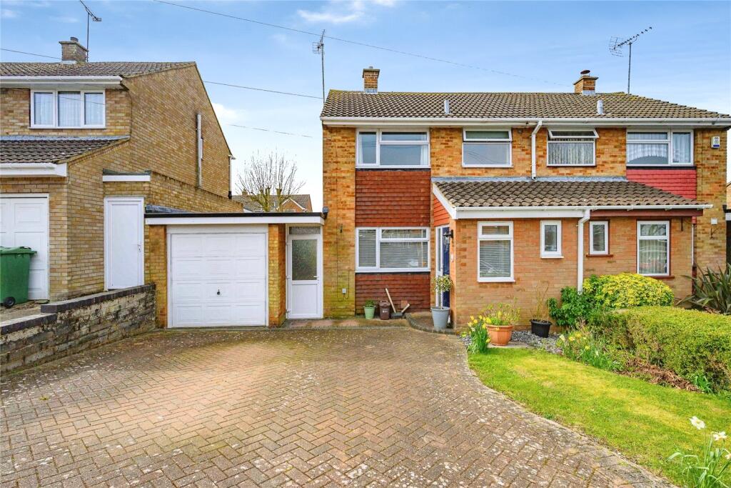Main image of property: Kirkstone Drive, Dunstable, Bedfordshire, LU6