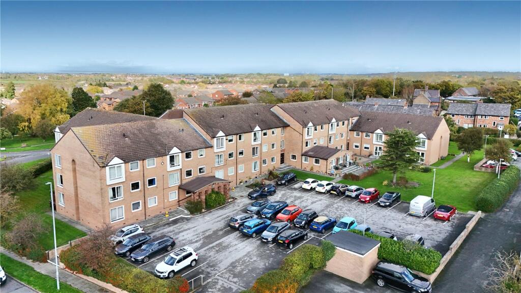 1-bed apartment on Redcroft, Well Lane, Greasby, Wirral, CH49, £80,000