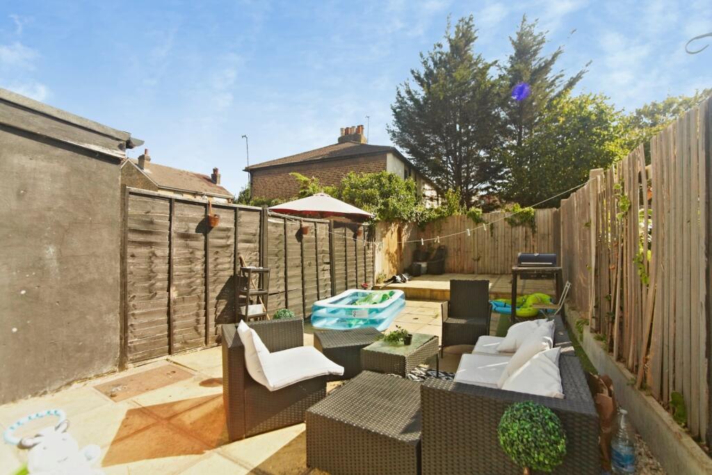 House in Croydon - View 5