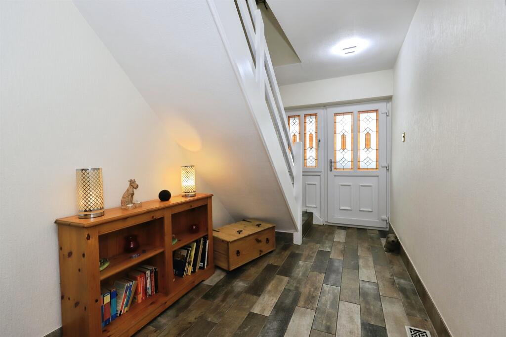 3 bed detached - Ludgate Avenue, Kidderminster image 2