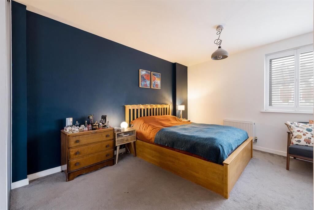 Apartment in London, Leyton - More