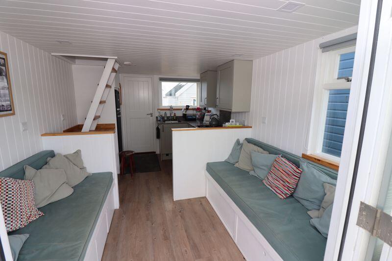 Mudeford Sand Spit, Christchurch Hut 295 photo 4