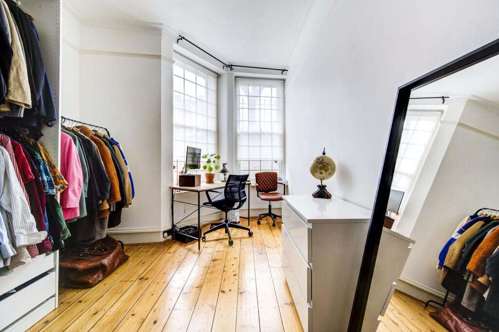 Apartment in London - More